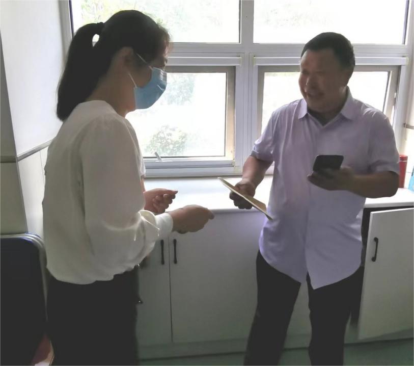 真情慰問(wèn)暖人心，擇立集團(tuán)探望員工住院家屬